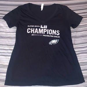 V-Neck Short Sleeve Eagles Shirt💚